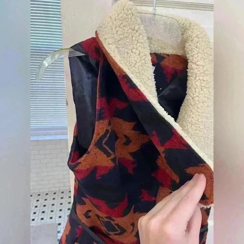 NWT Charlotte Russe fuzzy aztec double lined fall bubble vest size L - Picture 7 of 9